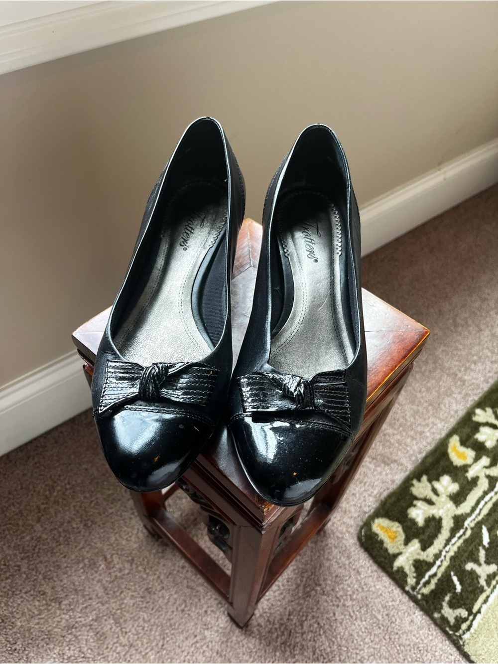 Trotters Black Patent Bow-Front Pumps